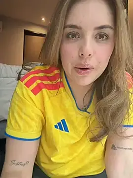 Stripchat Free Live Porn of Alirawrz