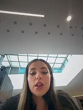 Stripchat Watch Live Sex Cams of Alirawrz