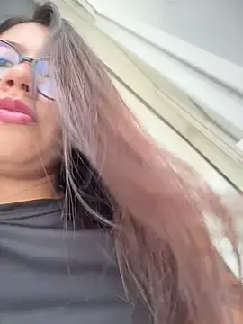 Stripchat Sex Cam of sara_calderon