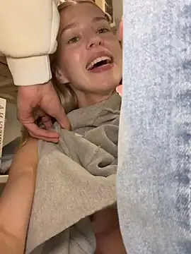 Stripchat Best live sex cam show of kira_mia