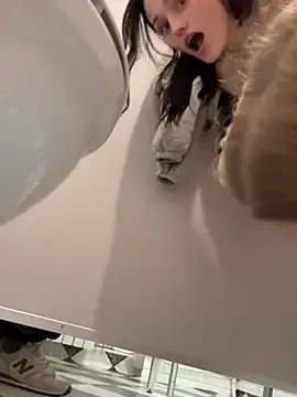 Stripchat Free Live Porn of kira_mia