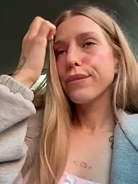 Stripchat Watch Live Sex Cams of kira_mia