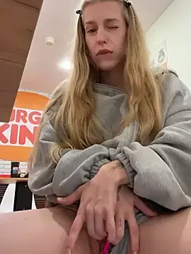 Stripchat Best Webcam of kira_mia