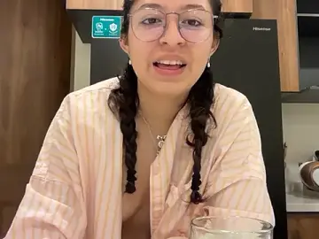 Stripchat Sex Cam of Alicatcua_