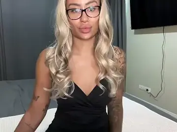 Stripchat Sex Cam of CoCo-Queen