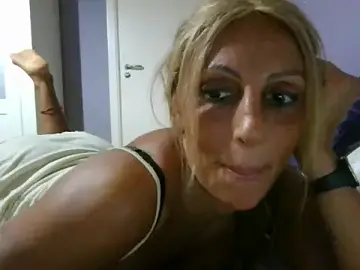 Stripchat Nude Webcam of cari_guerrera