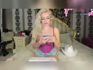 Xlovecam Sex Chat of MademoiselleBella