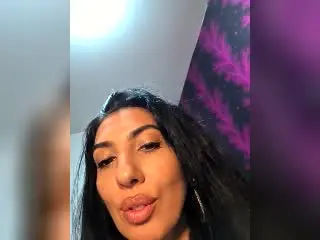 Xlovecam Free Live Porn of BrunetteBabe69