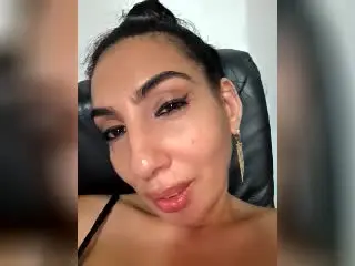 Xlovecam Live Porn of BrunetteBabe69