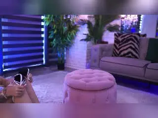 Xlovecam Sex Cam of MaevaRey