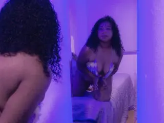 Xlovecam Live Sex Cam of XairaRuiz