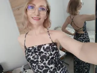 Xlovecam Sex Cam of CinamonMoon